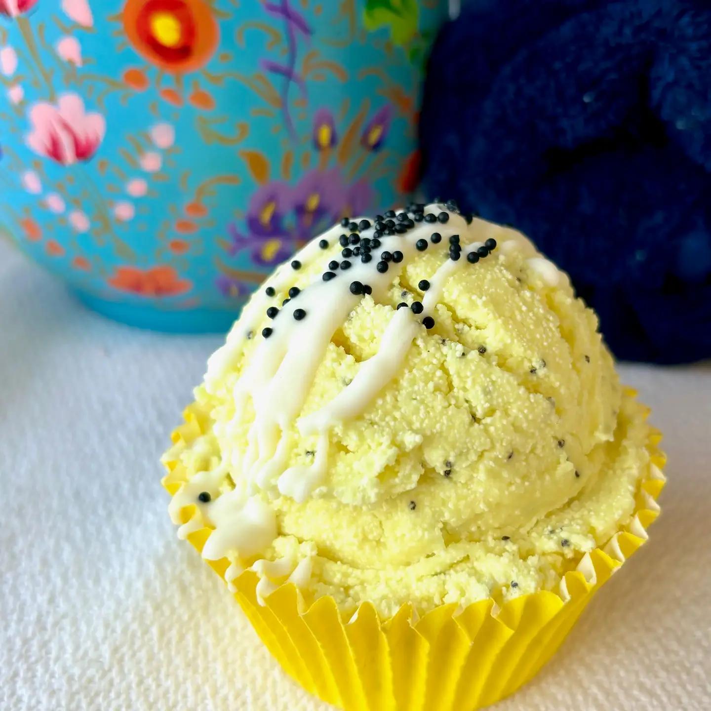 Lemon Poppyseed Fizzing Cupcake Bath Melt